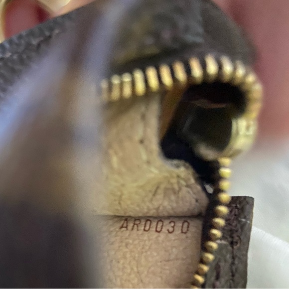 Authenic Louis Vuitton Monogram Pochette - Picture 13 of 16